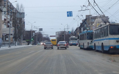 Мариупольский электротранспорт побеждает гололед