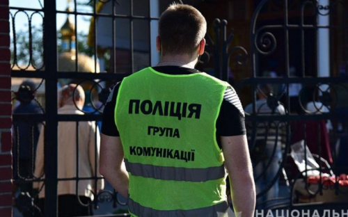 На Троицу храмы Донетчины посетили более тысячи прихожан (ФОТО)