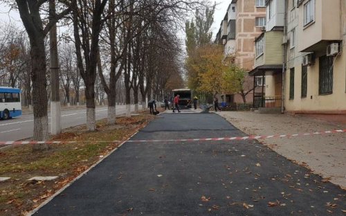 В Мариуполе обновили дорогу к «семейной жизни». В работе – еще 15 объектов по району