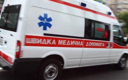 На мариупольской остановке замерзала женщина