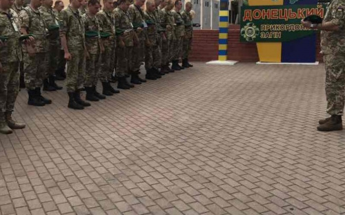 Пограничники в Мариуполе почтили память погибших три года назад побратимов (ФОТО)