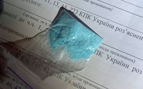 В Мариуполе мужчина с наркотиками «сдал себя» подозрительным поведением