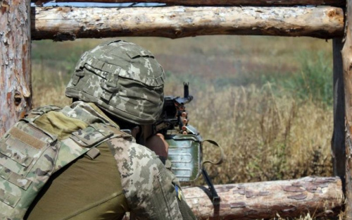 В зоне ООС ранили украинского военного