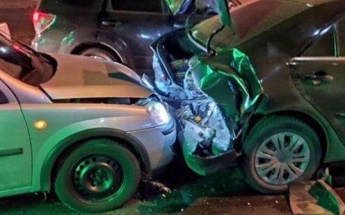 В Мариуполе водитель, скрываясь с места аварии, попал в тройное ДТП