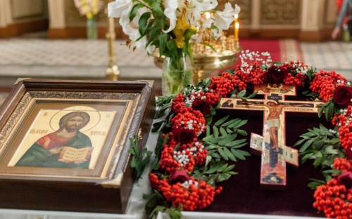 Православные Мариуполя празднуют Медовый Спас