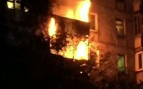 На седьмом этаже мариупольского дома пожар охватил балкон, есть пострадавший (ФОТО)