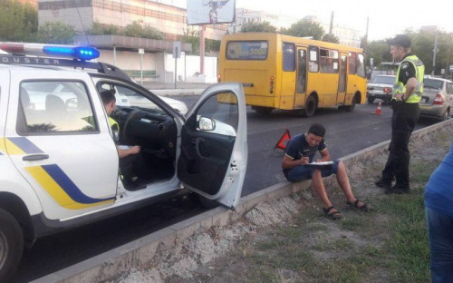 В Мариуполе пьяный таксист врезался в автомобиль с ребенком (ФОТО)