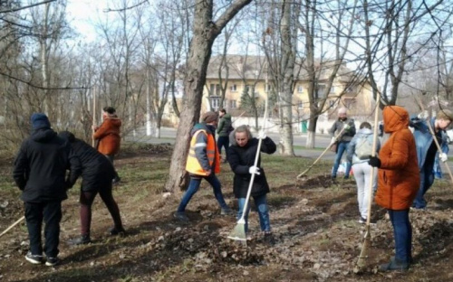 Более 7000 мариупольцев вышли на первую в этом году общегородскую толоку
