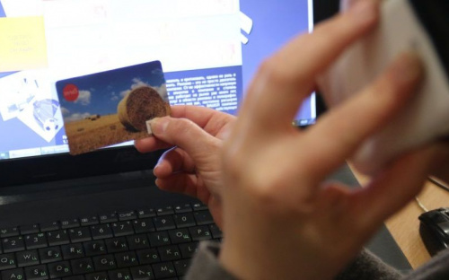 Мариупольцу вместо заказанной через интернет бумаги прислали камни