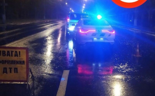 Автомобиль сбил мужчину на пешеходном переходе в Мариуполе
