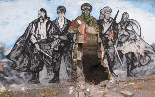 В подарке полка «Азов» Мариуполю пробили проход высотой в метр (ФОТО)