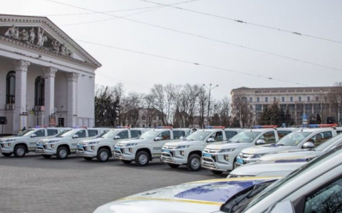 Пикапы и модули для контрольно-пропускных пунктов: мариупольская полиция получила помощь от ЕС