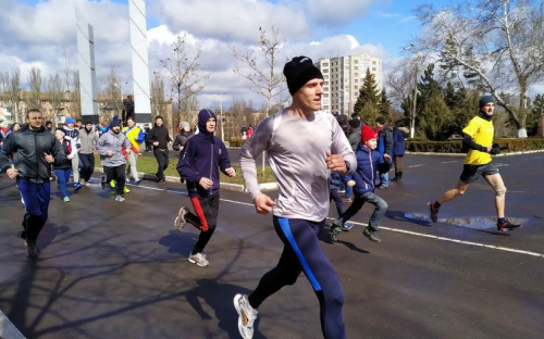 В Мариуполе прошел забег в поддержку маленькой Даши Романовой (ФОТОФАКТ)