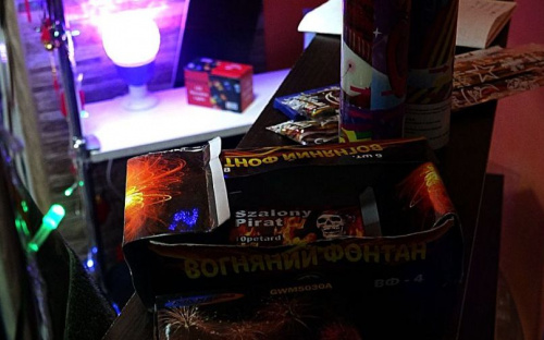 В Мариуполе обнаружена нелегальная точка продажи пиротехники (ФОТОФАКТ)
