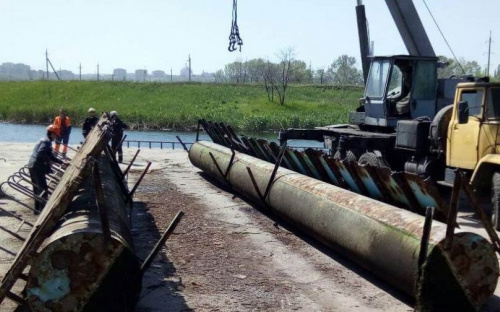 Дырявый причал в Мариуполе «не нашел» хозяина и демонтирован водолазами (ФОТО)