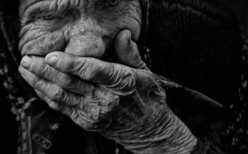 В Мариуполе переселенцев оставили без пенсий. В зоне риска более 300 человек
