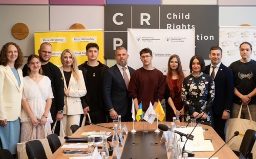 Повернутися і закріпитися вдома: в Україні стартував проєкт для молоді після депортації