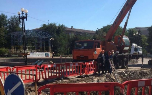 На мариупольской площади Независимости обновят более 300 метров магистрального трубопровода