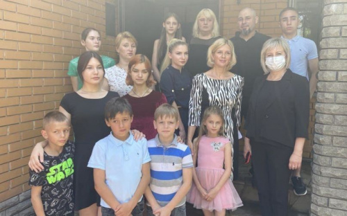 Под одной крышей – 10 детей: как в Мариуполе поддерживают детские дома семейного типа