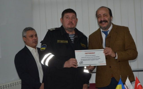 Турецкая компания подарила спасателям Мариуполя электрогенератор (ФОТО)