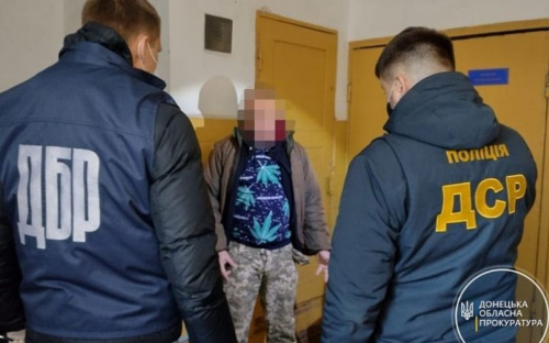 На Донетчине тюремщик и заключённые сбывали наркотики