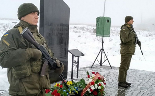 В Донецкой области почтили память погибших при обстреле автобуса под Волновахой (ФОТО)