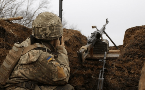 На Донбассе стреляли из запрещенного оружия. Ранен украинский боец