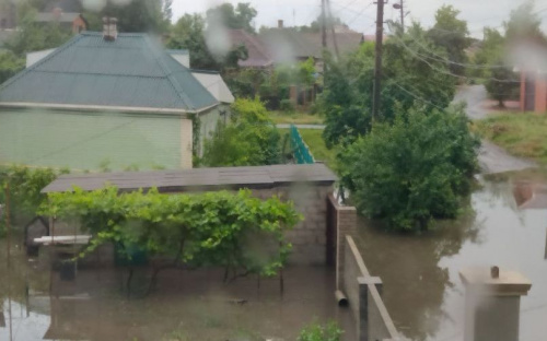 Непогода в Мариуполе: уровень моря поднялся на метр, подтоплены дома, оборваны провода