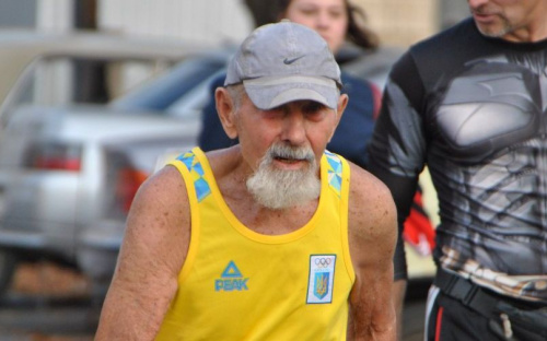В Донбассе 85-летний пенсионер удивил молодежь и стал рекордсменом Украины