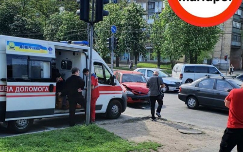 ДТП на мариупольском перекрестке: пострадали водитель и пассажирка