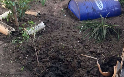 В Донецкой области женщина на огороде нашла смертельный пакет (ФОТО)