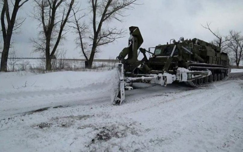 В Донецкой области город попал в снежную блокаду. Помогла военная техника (ФОТО)