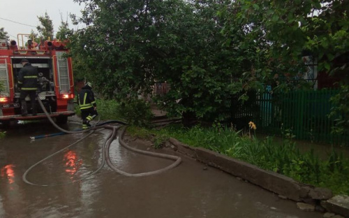 Из дворов мариупольцев откачали больше полусотни тонн дождевой воды