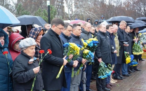 В Мариуполе провели митинг ко Дню Достоинства и Свободы и почтили память Небесной сотни (ФОТОРЕПОРТАЖ)
