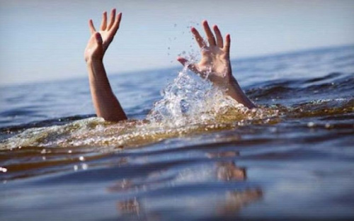 Мужчина наглотался морской воды в Мариуполе и чуть не утонул 