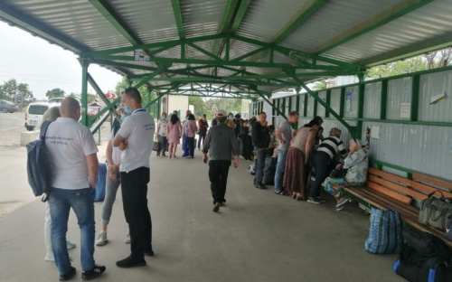 Боевики блокируют открытие КПВВ на Донбассе. В «серой зоне» обнаружили сумку под плакатом «Осторожно мины» (ФОТО)