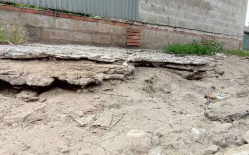 Мариупольцы жалуются на аварийную дорогу в частном секторе (ФОТОФАКТ)