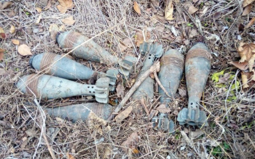Вблизи Мариуполя под кучей хлама спрятали минометные мины