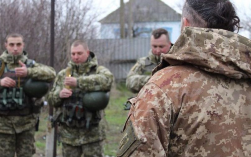 Пограничники под Мариуполем в Рождество помолились за Украину и спели колядки (ФОТО)