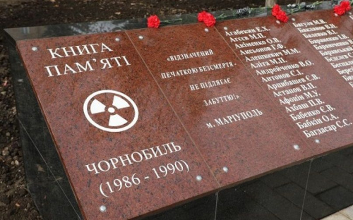 В обновленном мариупольском сквере почтили память ликвидаторов Чернобыльской АЭС