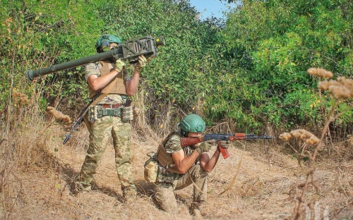 ЗСУ знищили гелікоптери біля Бердянська та Луганська, а росіяни намагаються оточити Авдіївку – карта