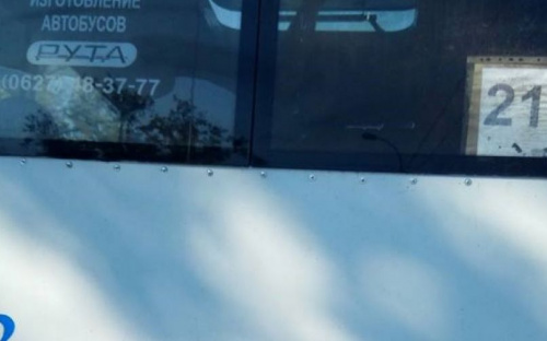 В Мариуполе пассажиры маршрутки шли пешком, чтобы автобус поднялся в гору (ФОТО)