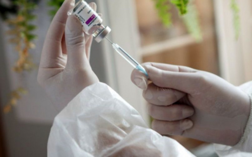 В Украине ввели бустерную дозу COVID-вакцины для людей возрастом 60+