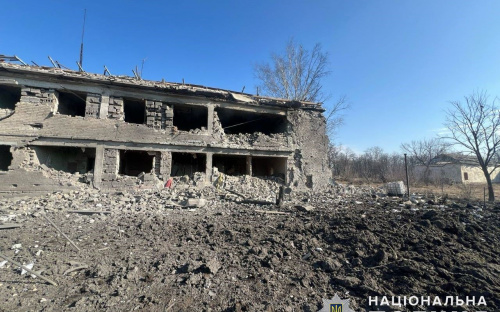 Три воронки між будинками та 11 поранених: росіяни завдали ракетного удару по Мирнограду