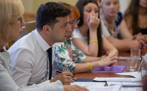 Владимир Зеленский провел встречу с семьями моряков, захваченных РФ в районе Керченского пролива