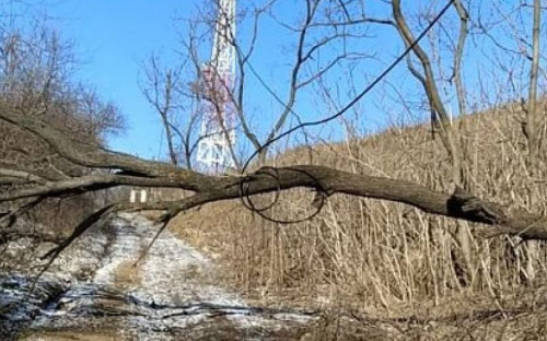 В мариупольском парке на пути к пирсу появилось опасное препятствие