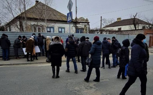 В Мариуполе работники АСРЗ перекрыли дорогу
