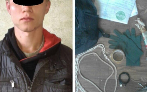 В Мариуполе слесарь пытался задушить полицейского ради оружия 