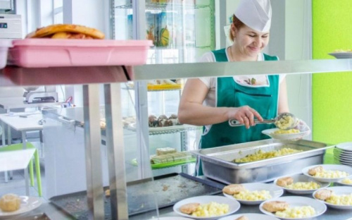 Родители могут платить за питание в мариупольских школах и детсадах онлайн