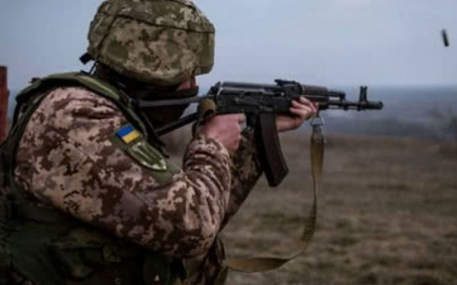 Обострение на Донбассе: ранены шесть военных и четыре получили травмы